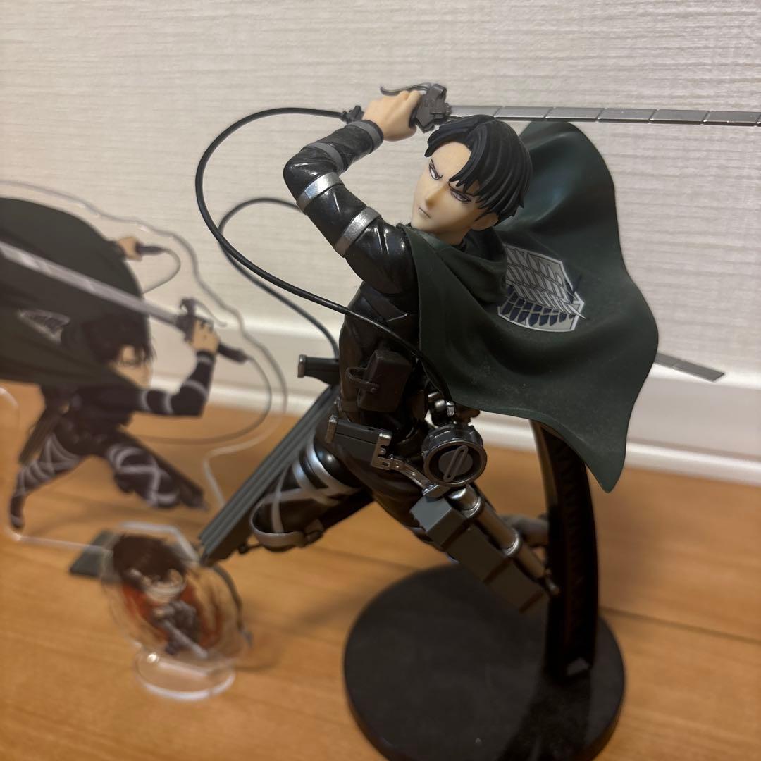 一番くじ　進撃の巨人　ラストワン賞&リヴァイビックアクリルスタンドセット