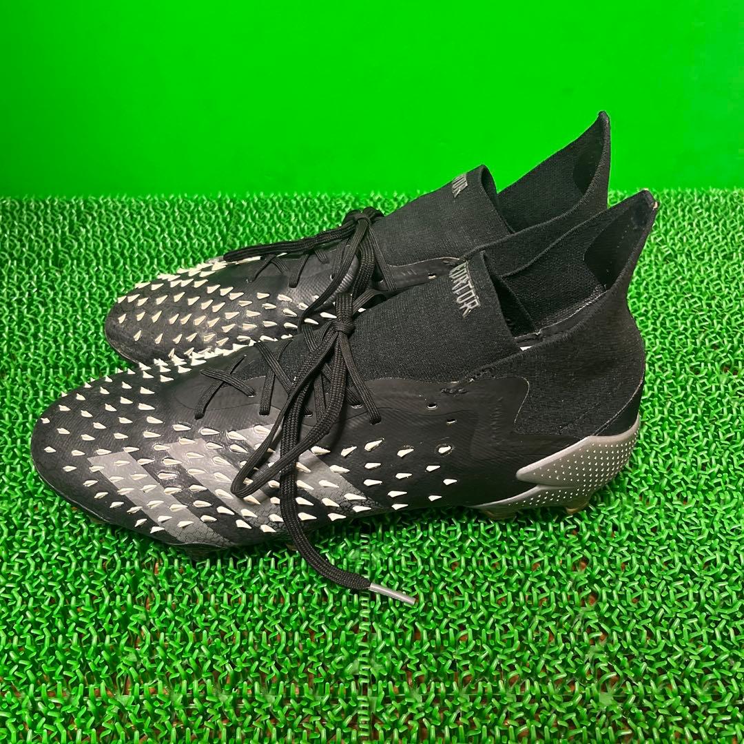 アディダス サッカースパイク プレデター フリーク .1FG(ブラック×グレー)