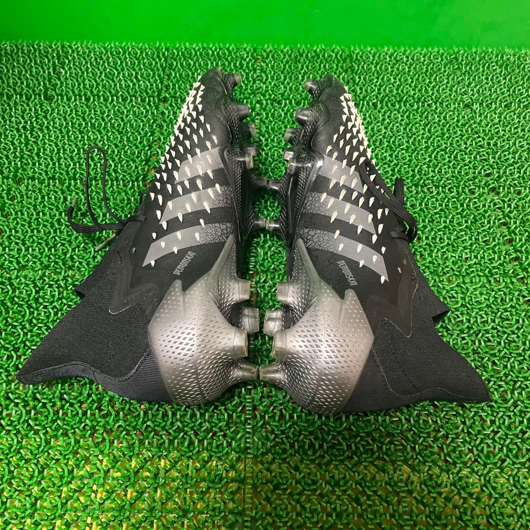 アディダス サッカースパイク プレデター フリーク .1FG(ブラック×グレー)