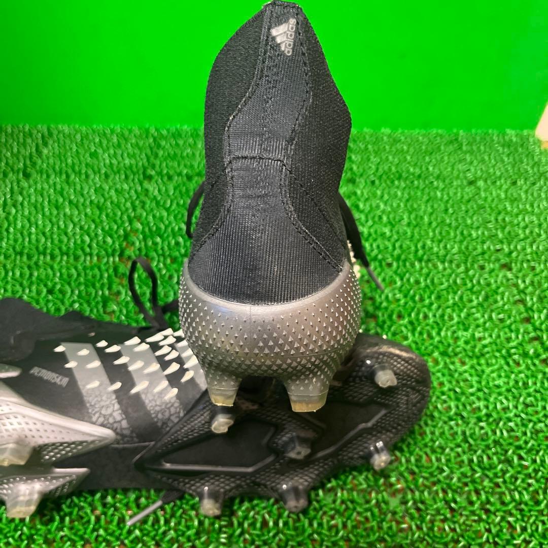 アディダス サッカースパイク プレデター フリーク .1FG(ブラック×グレー)