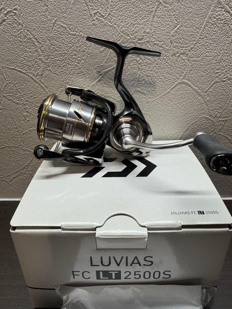 超美品 カスタム ダイワ LUVIAS FC LT 2500S ルビアス