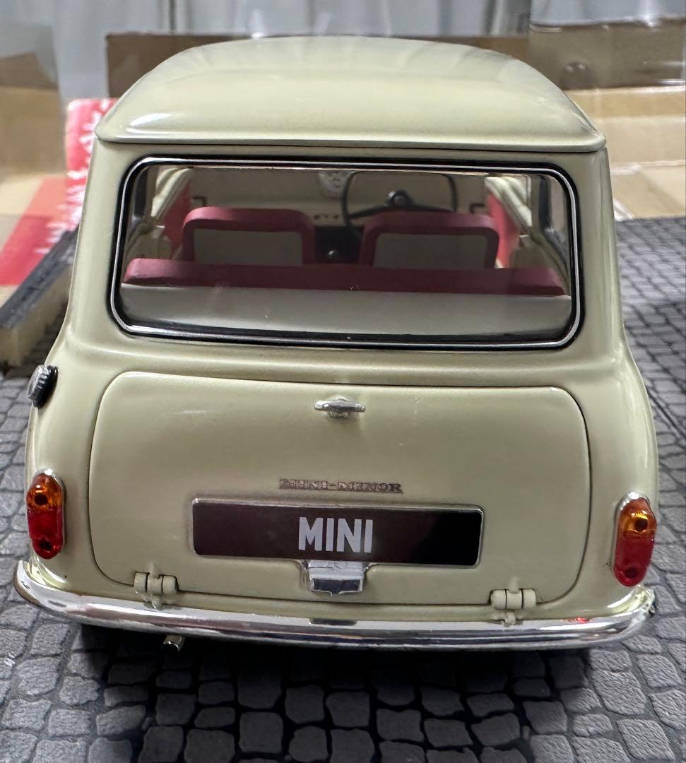 京商モーリスMINI クーパークリーム色 1/18スケール