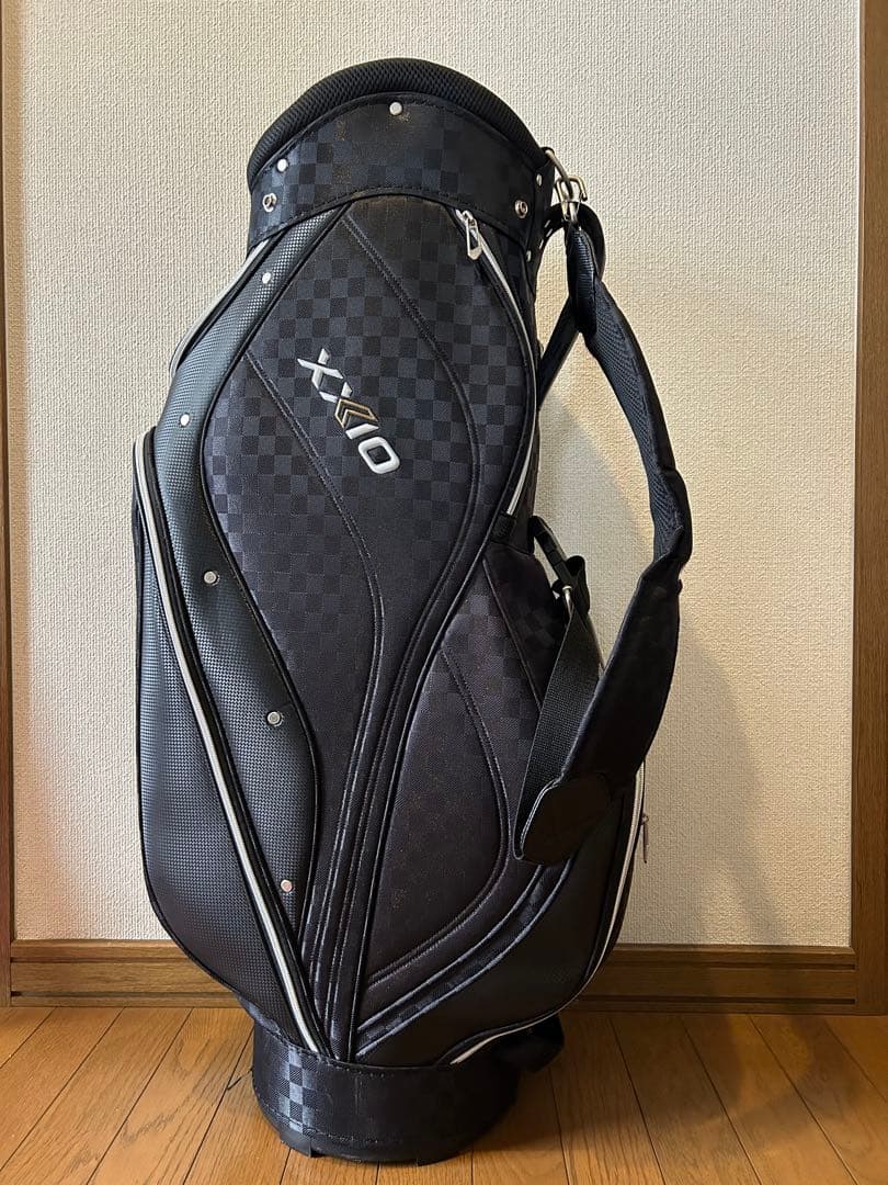XXIO ゼクシオ ブラック 軽量ゴルフキャディーバッグ 中古品
