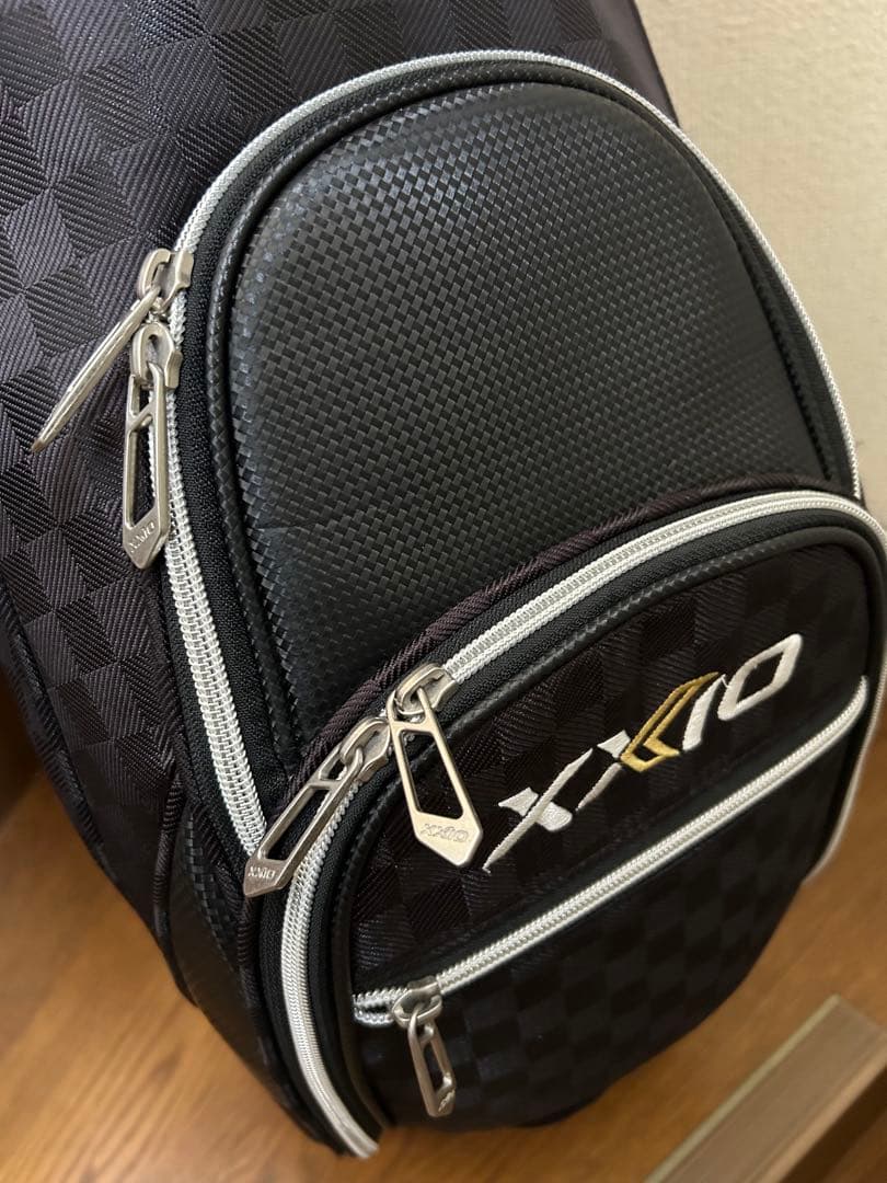 XXIO ゼクシオ ブラック 軽量ゴルフキャディーバッグ 中古品