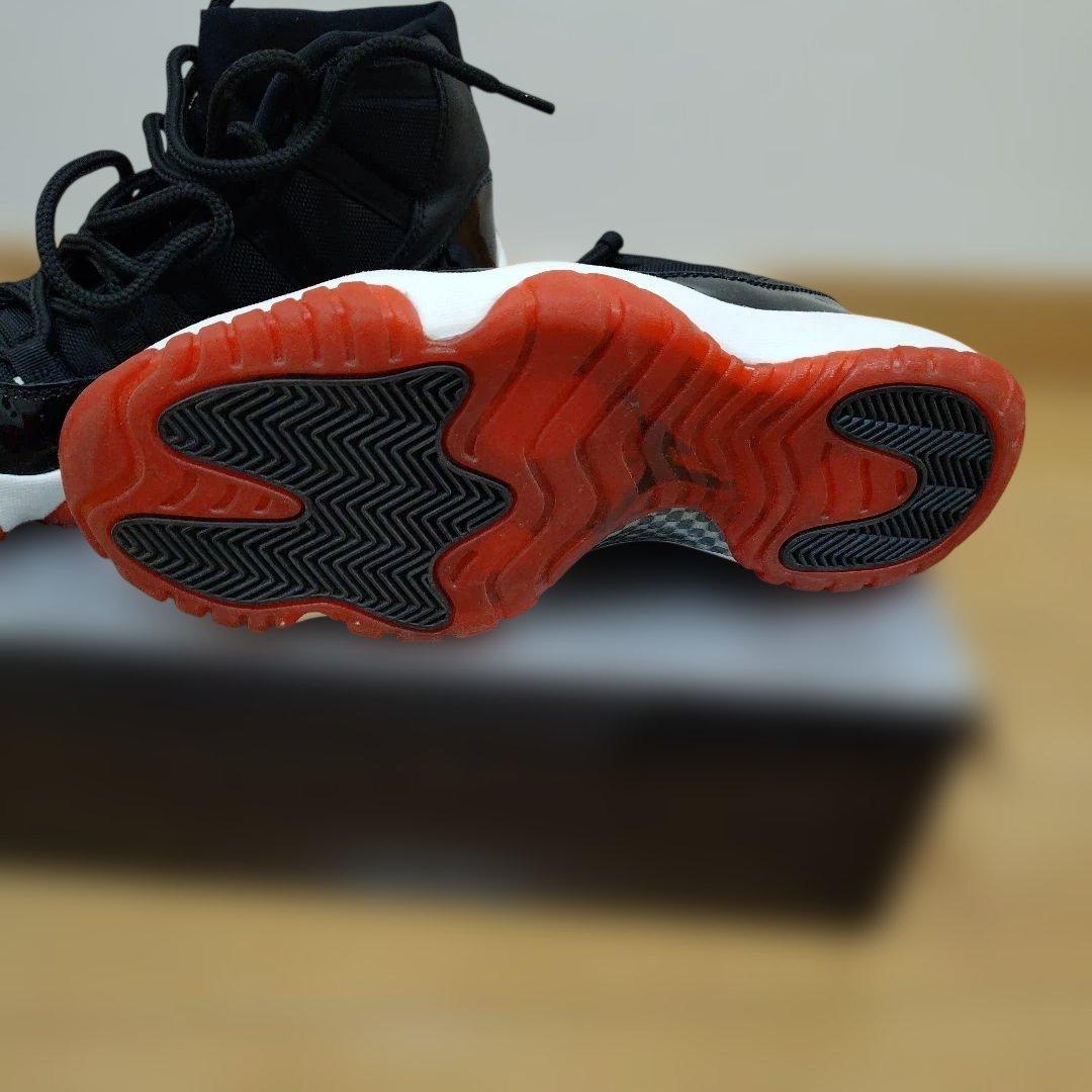 Air Jordan 11 ブラック/レッド