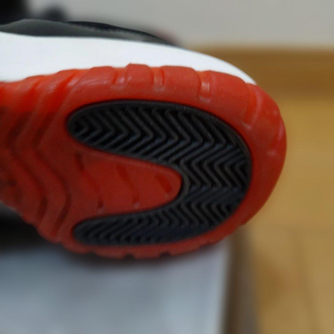Air Jordan 11 ブラック/レッド