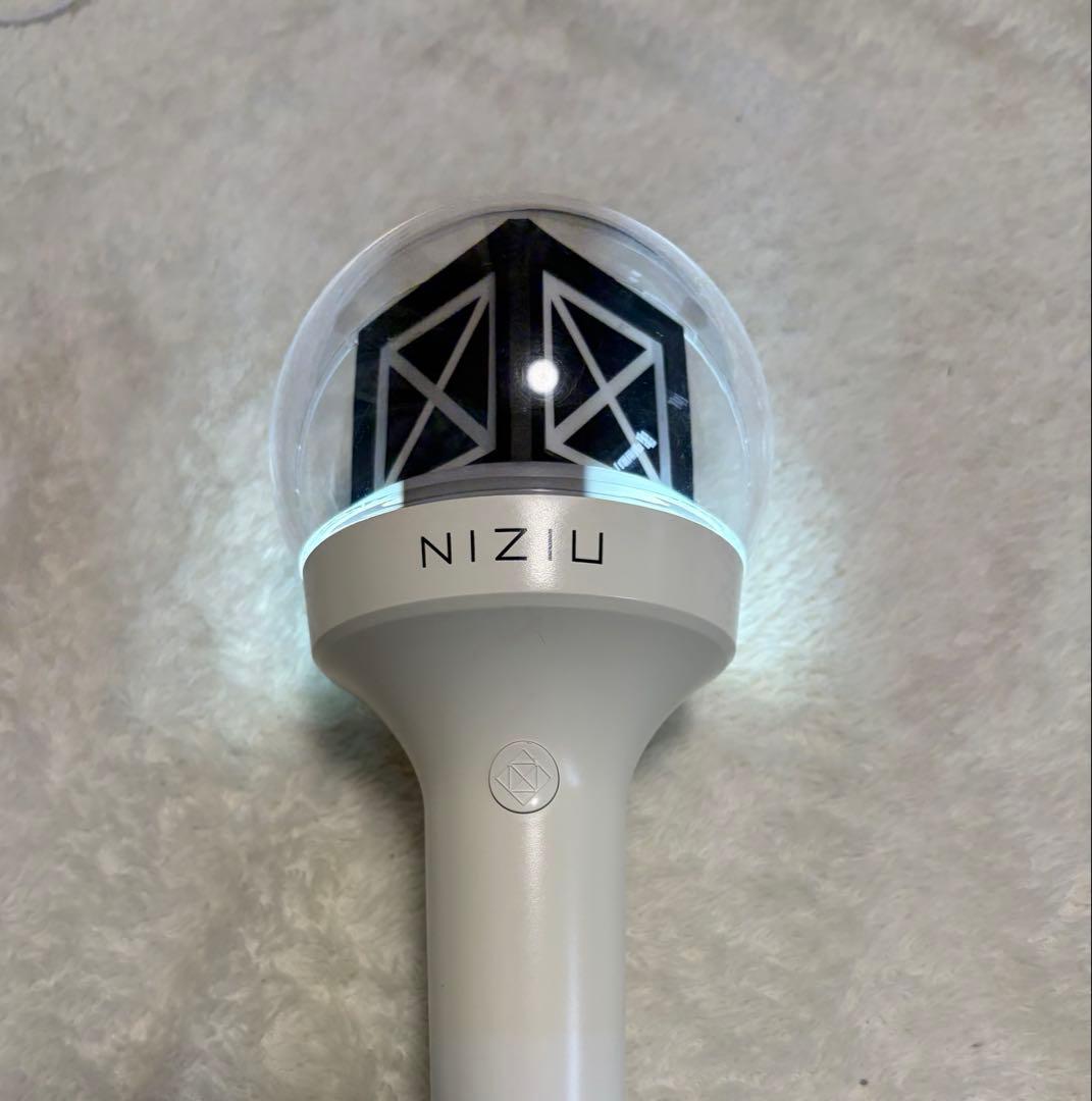 NiziU OFFICIAL LIGHT STICK ニジュー　ペンライト