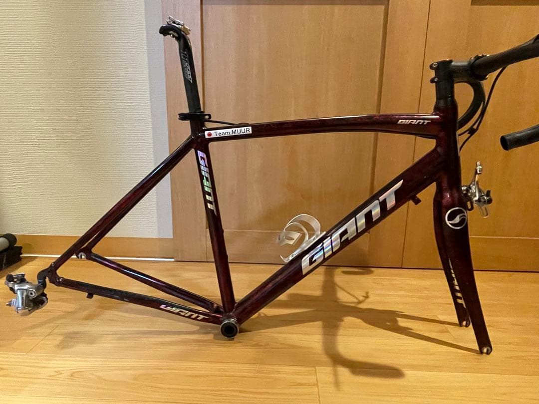 ロードバイクフレーム　ラッカースプレー自家塗装