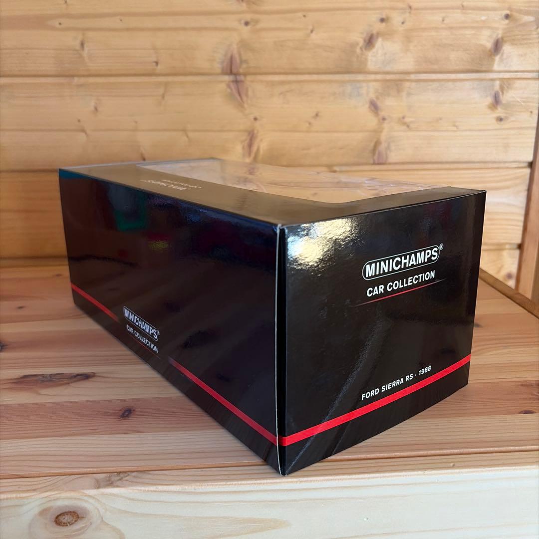 美品　MINICHAMPS 1/18 フォード エスコート RS ホワイト