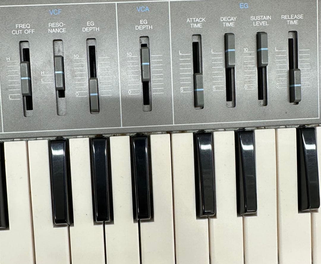 Yamaha CS01 シンセサイザー 専用ケース付