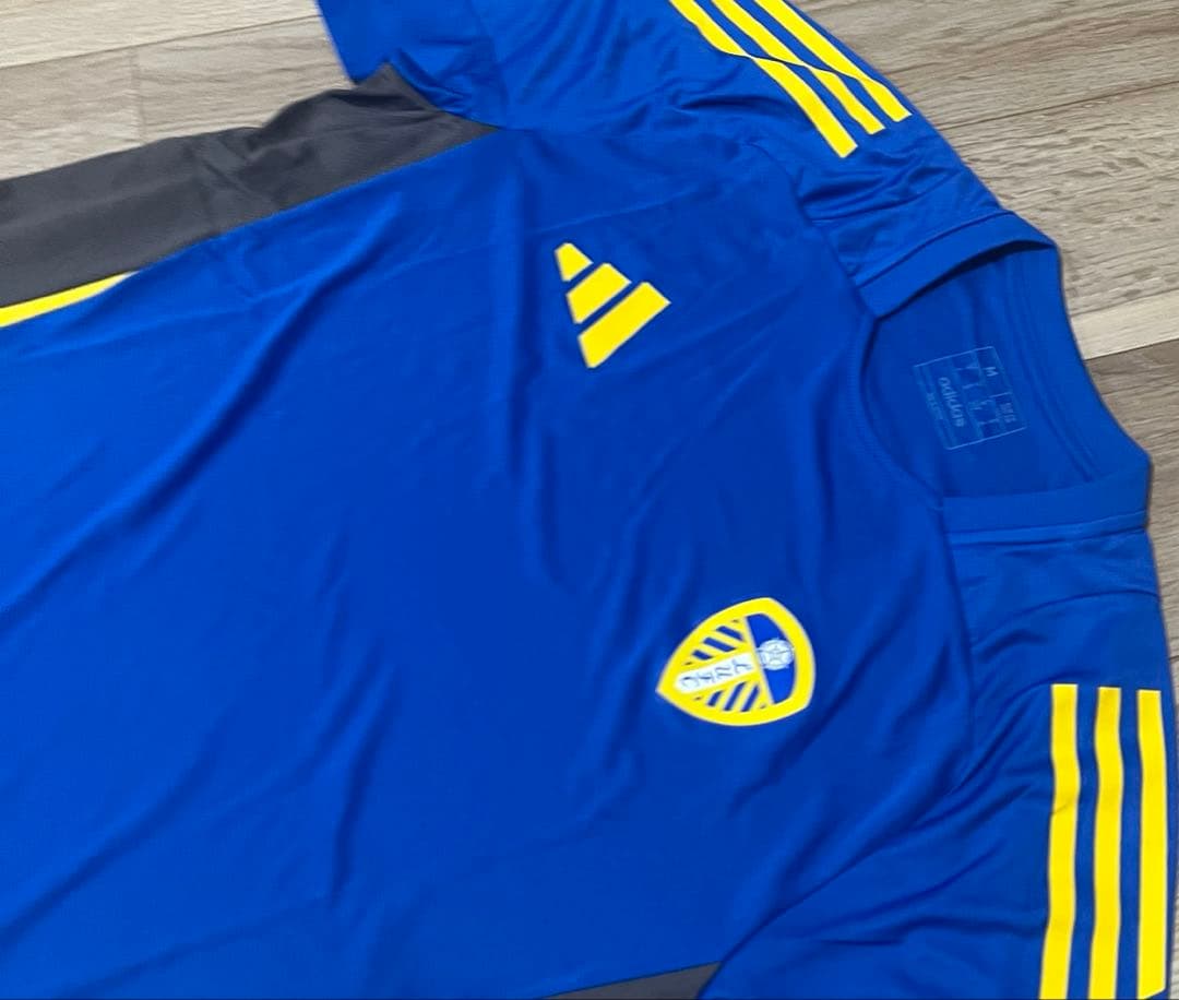 adidas リーズユナイテッド　サッカー　トレーニングシャツ　プラシャツ　新品