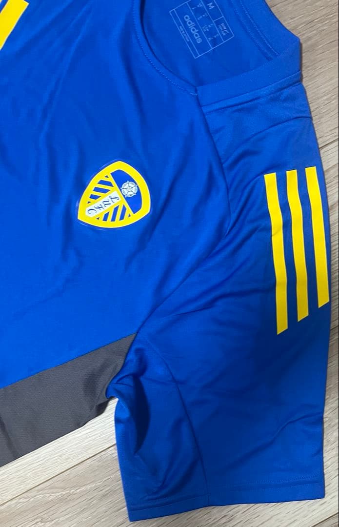 adidas リーズユナイテッド　サッカー　トレーニングシャツ　プラシャツ　新品