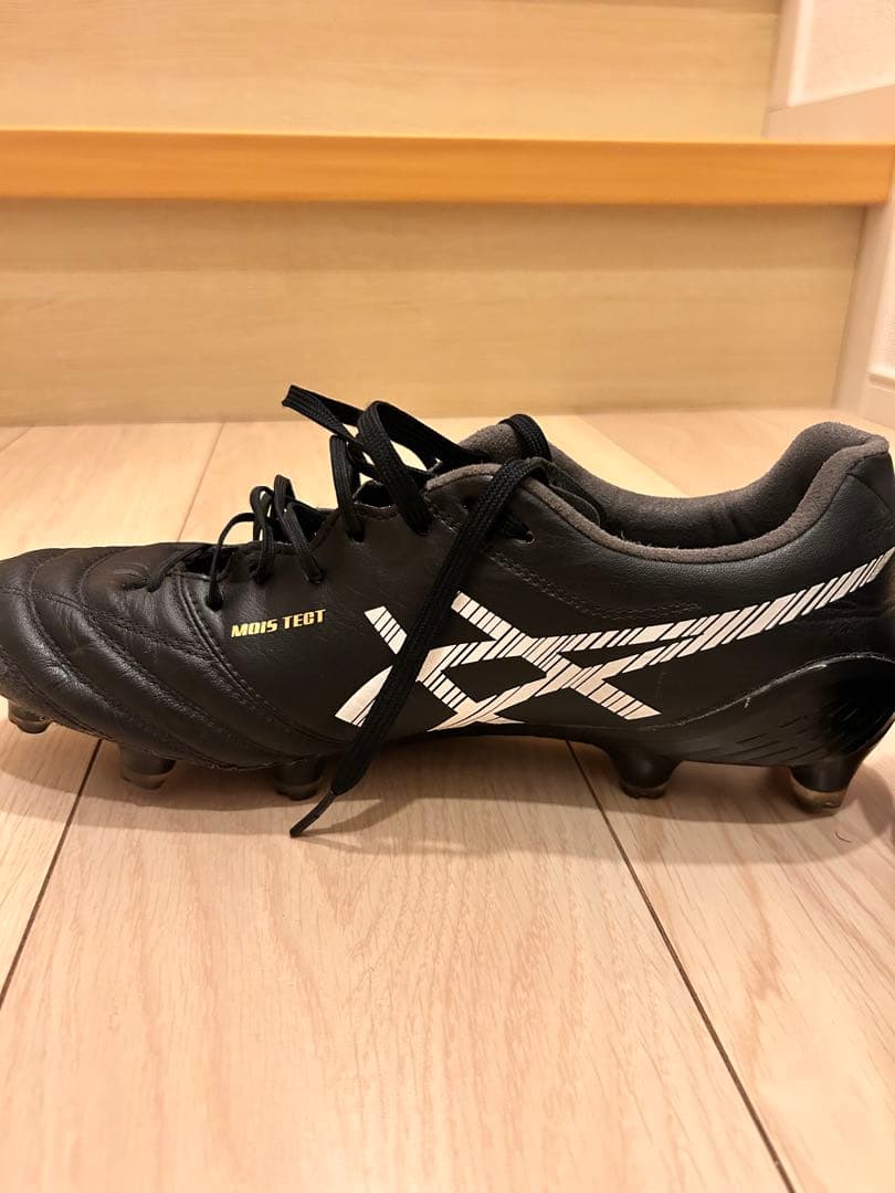 アシックス サッカースパイク　黒 かなり値下げしました。