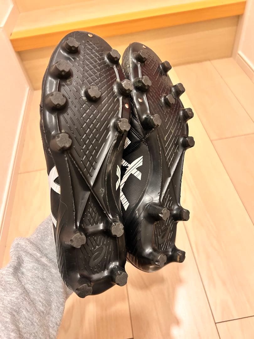 アシックス サッカースパイク　黒 かなり値下げしました。