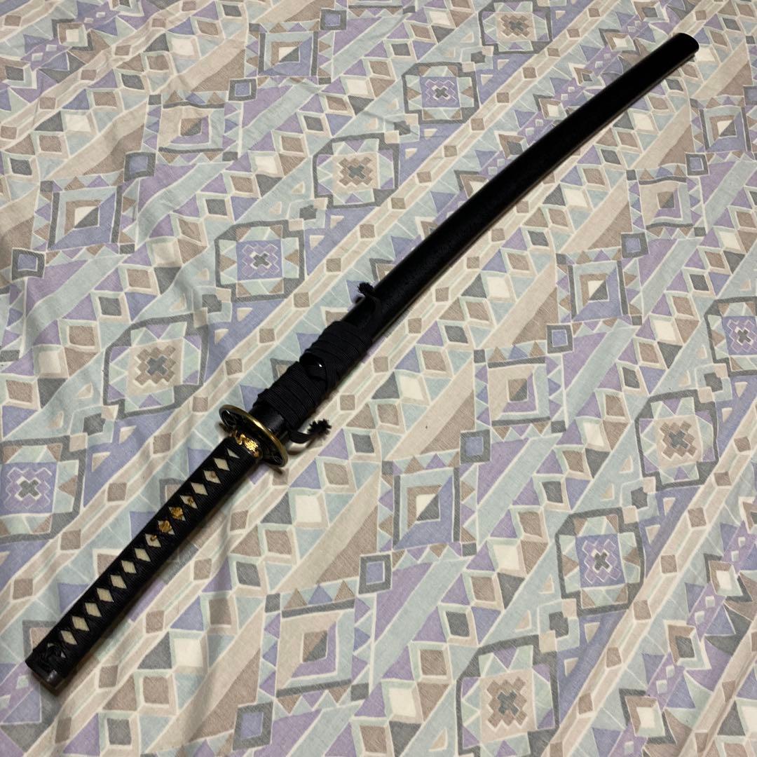上級居合刀 黒柄 龍彫透し金縁丸鍔 黒梨地鞘