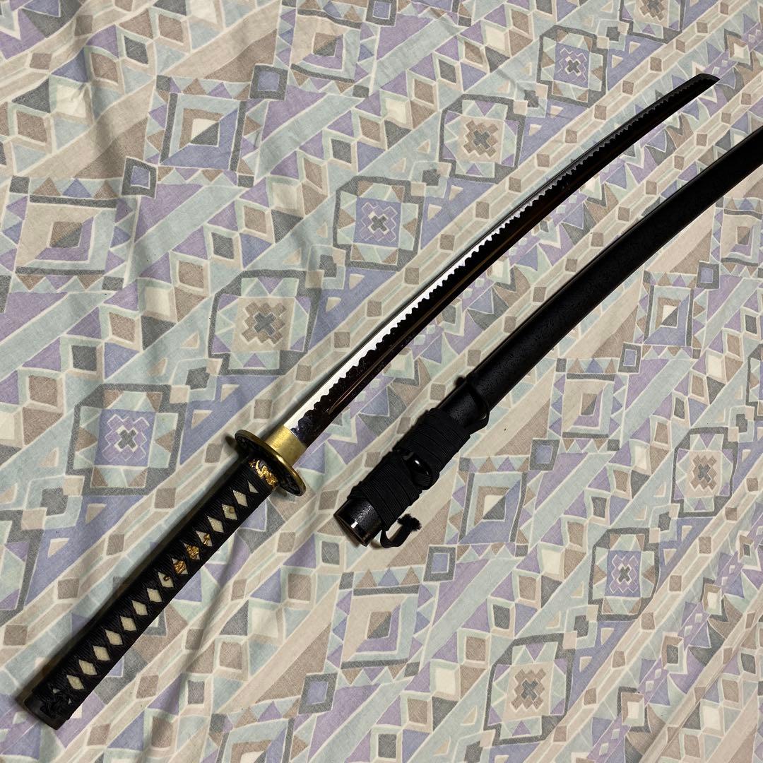 上級居合刀 黒柄 龍彫透し金縁丸鍔 黒梨地鞘