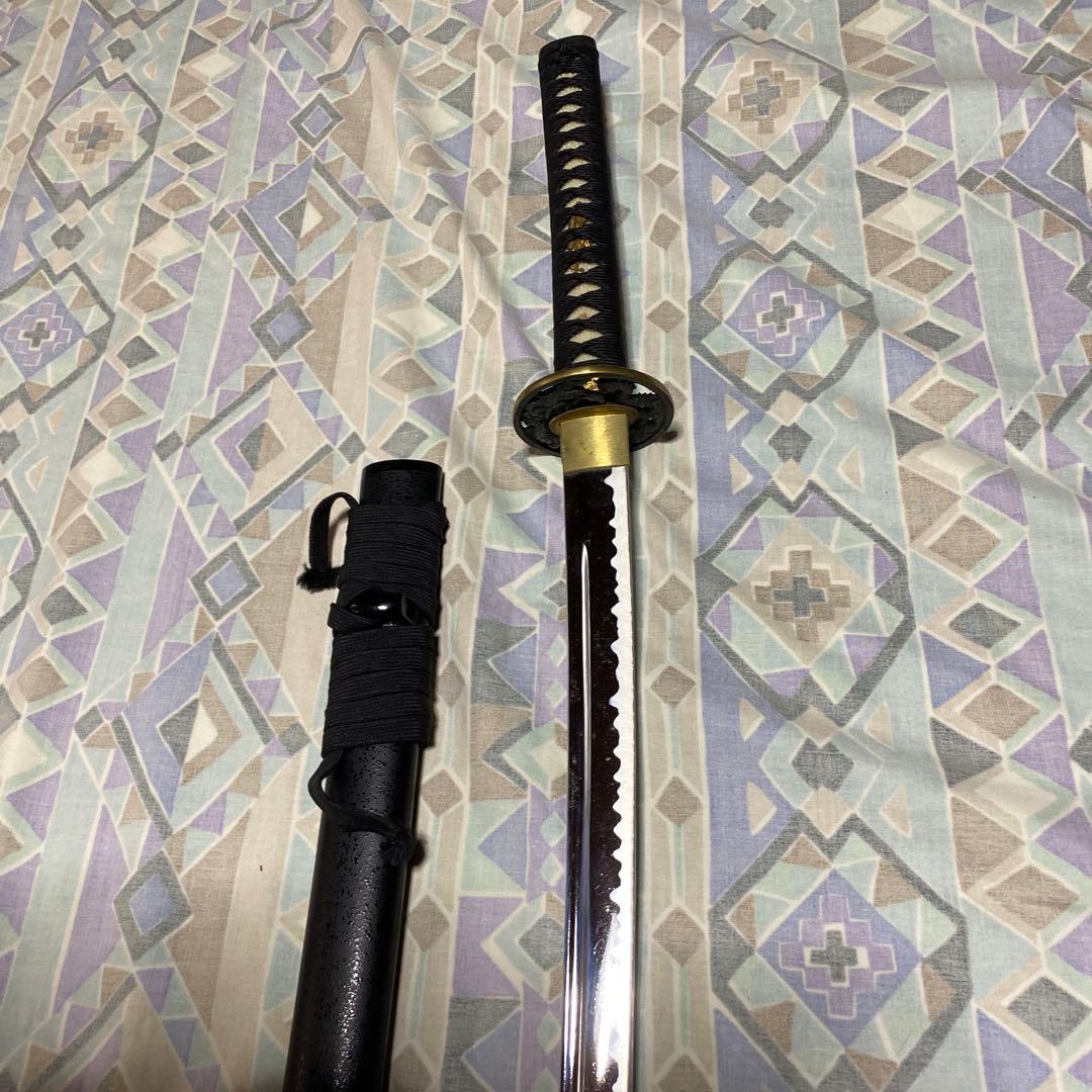 上級居合刀 黒柄 龍彫透し金縁丸鍔 黒梨地鞘