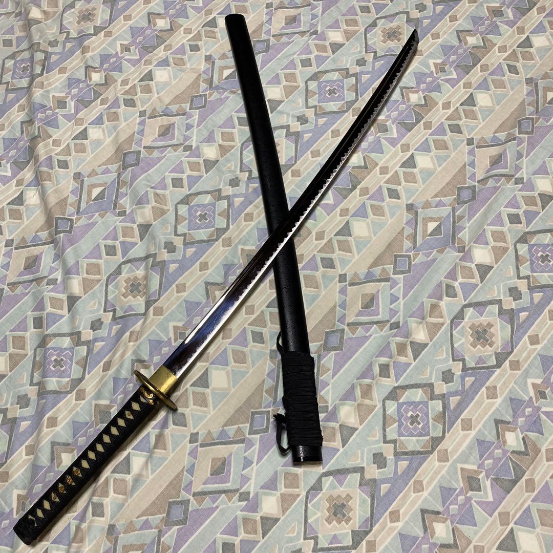 上級居合刀 黒柄 龍彫透し金縁丸鍔 黒梨地鞘