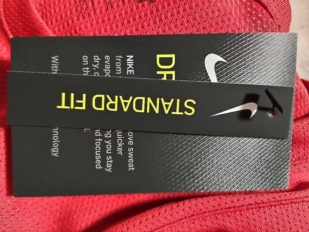 Nike SWOOSH タンクトップ （BV9388-657）