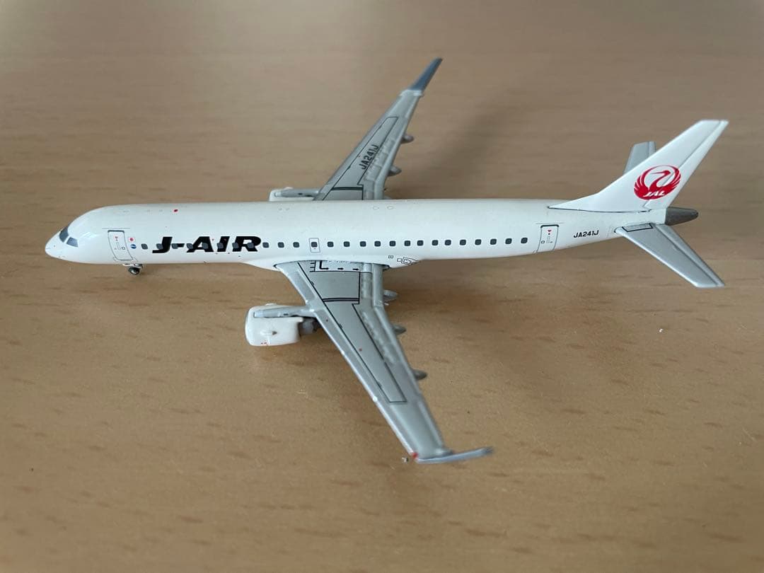 航空機・ヘリコプター J-AIR EMBRAER 190 JA241J 1/400
