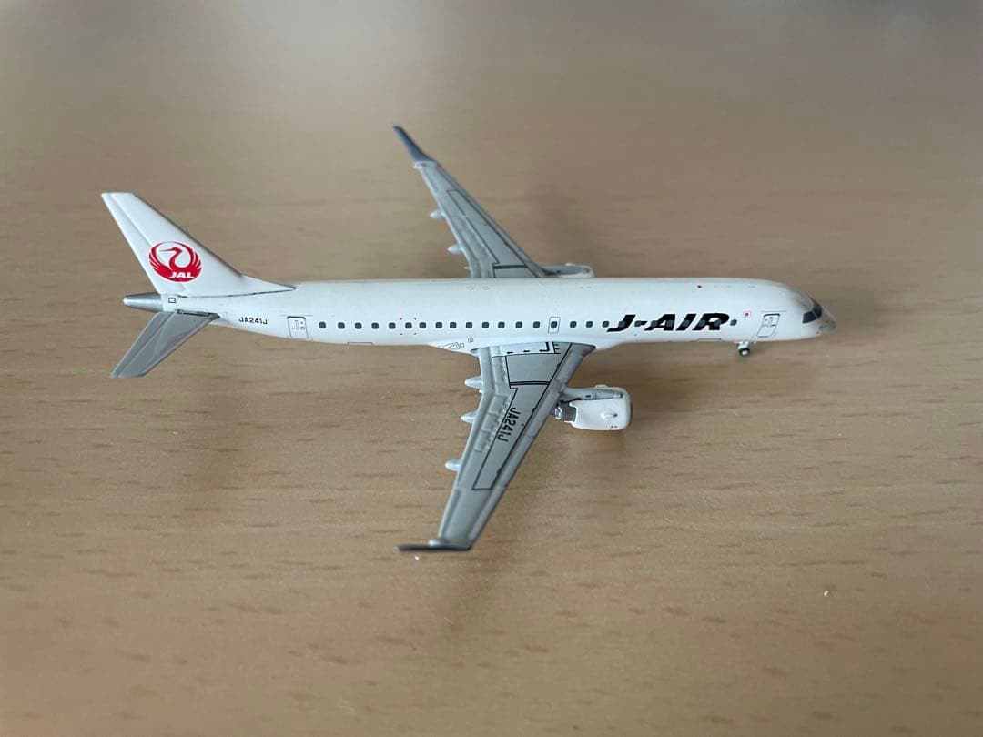 航空機・ヘリコプター J-AIR EMBRAER 190 JA241J 1/400