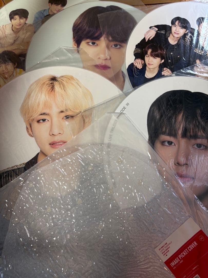BTS グッズまとめ売り　うちわ ペンライト　缶バッジ　65点以上