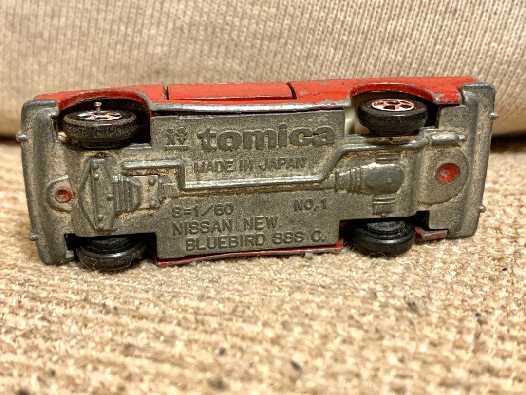トミカ　日本製　1-1-4 日産　ブルーバード　1A ホイール　ジャンク品