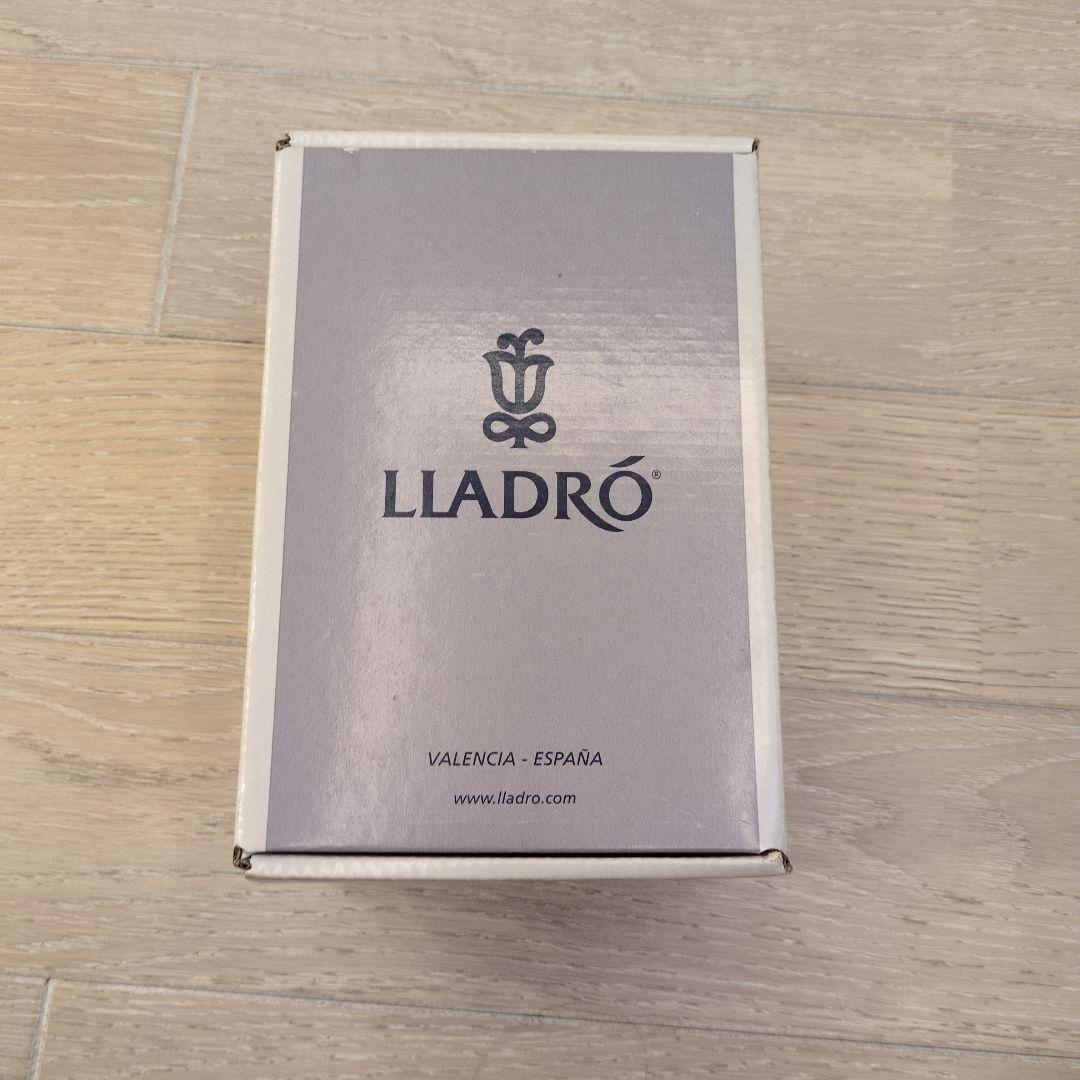 LLADRO　リヤドロ 「きれいな花ばかり」 フィギュリン