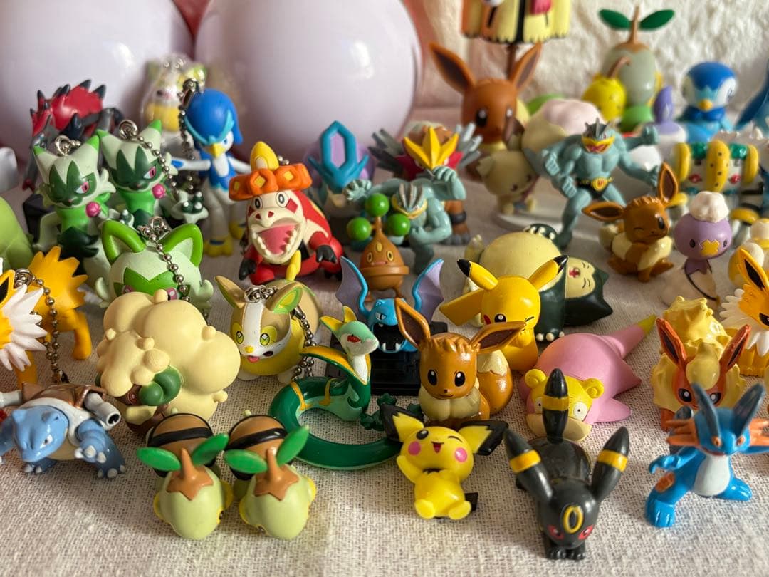 ポケモン　まとめ売り　68体　リザードン　カメックス　ピカチュウ　ブラッキー
