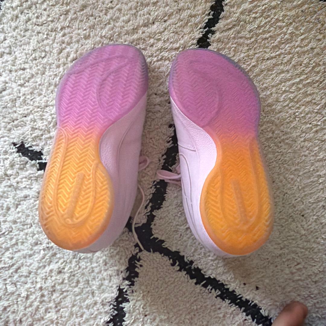 Nike ピンク バスケットボールシューズ