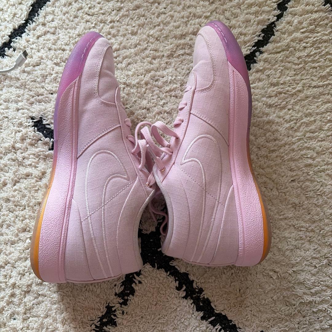 Nike ピンク バスケットボールシューズ