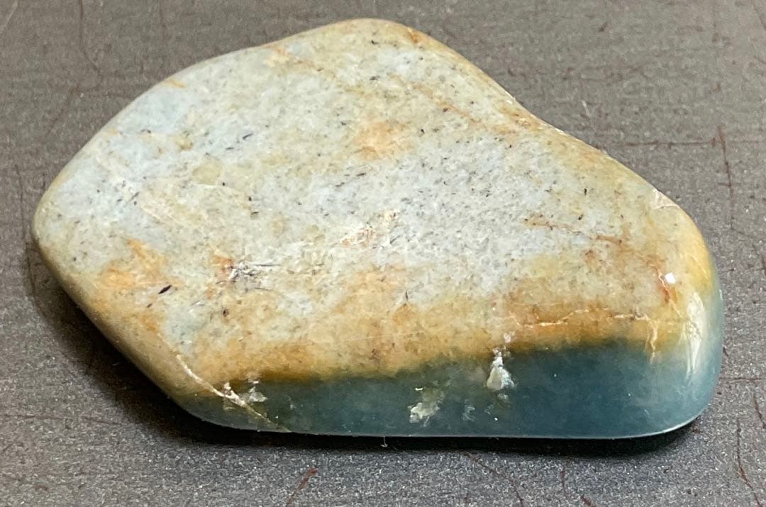 ［深い青色　ガラス質］　入りコン沢翡翠10g 糸魚川　ヒスイ　ひすい　皮付き