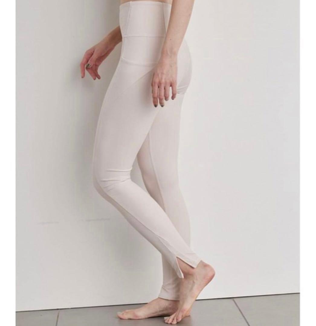 0サイズ☆【 emmi yoga 】サステナレッチレギンス ピンクベージュ