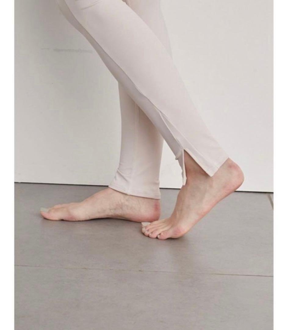 0サイズ☆【 emmi yoga 】サステナレッチレギンス ピンクベージュ