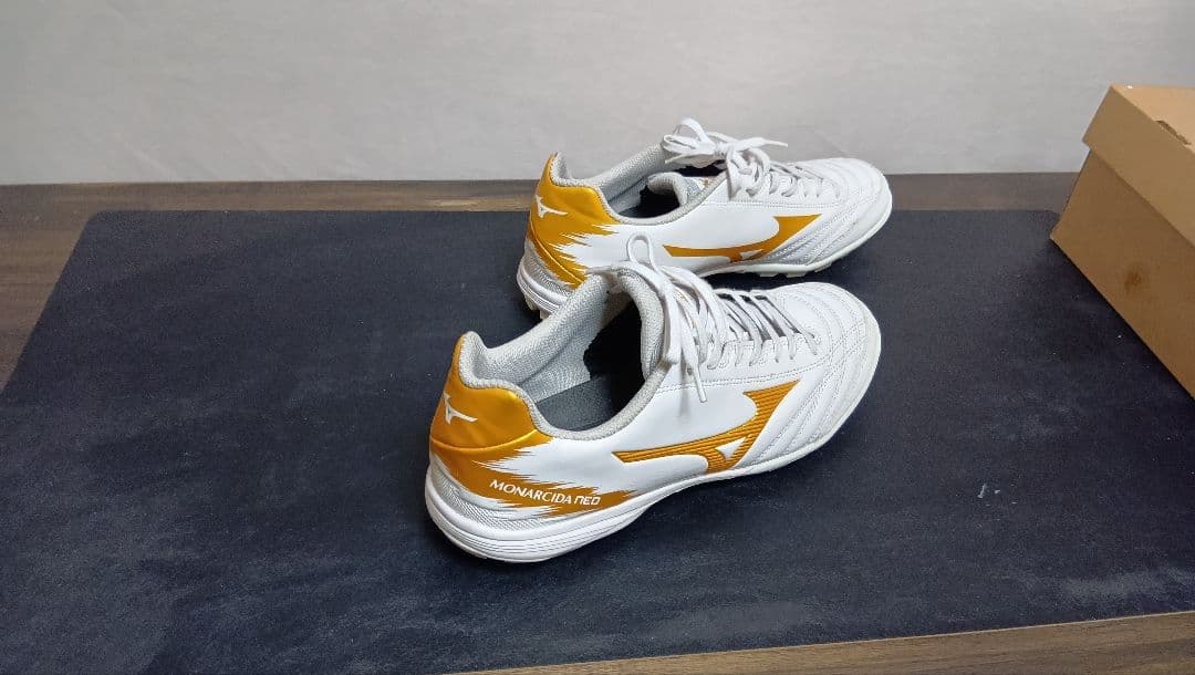 Mizuno Morelia Neo II フットサルシューズ