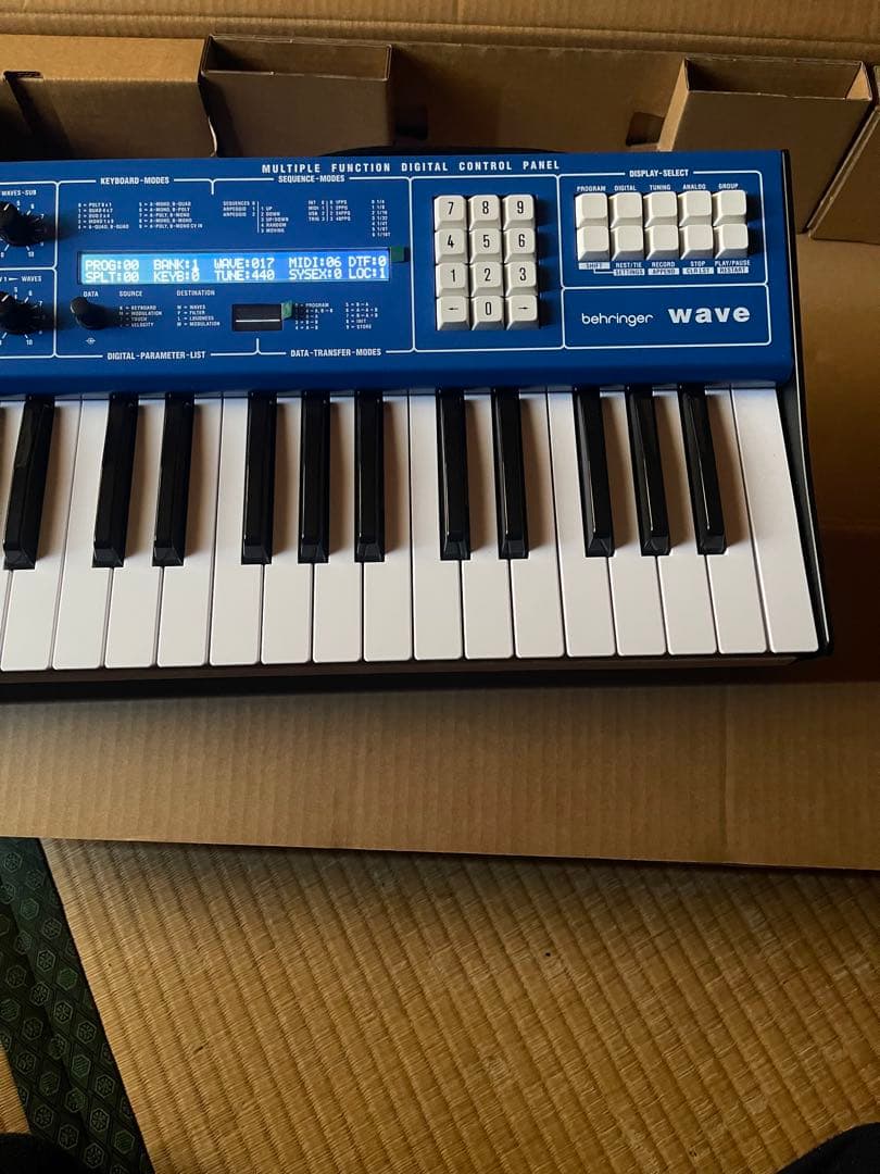 鍵盤楽器 BEHRINGER WAVE