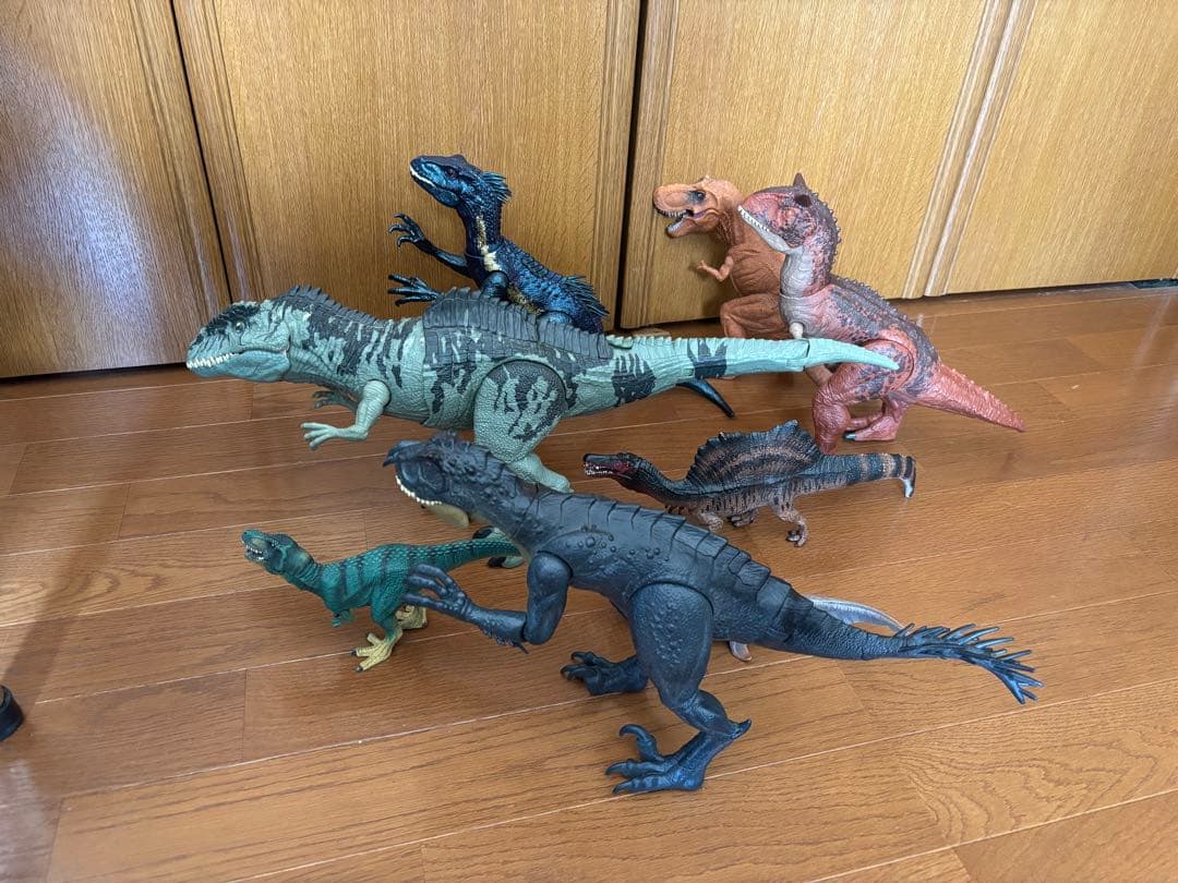 ジュラシックワールド　ジュラシックパーク　恐竜　フィギュア 8体セット