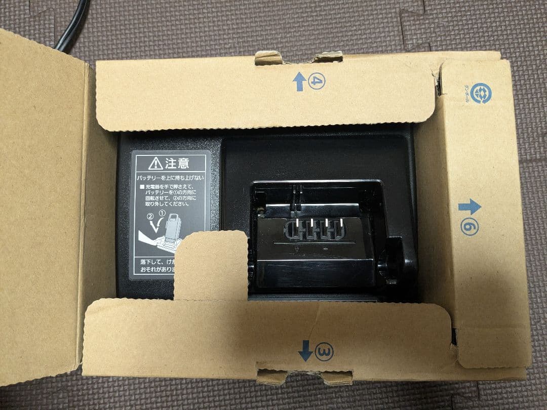 Panasonic 電動自転車 バッテリー充電器 NKJ073Z