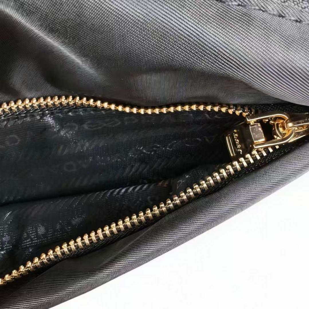 PRADA ノベルティ ブラック ショルダーバック ナイロン p1r