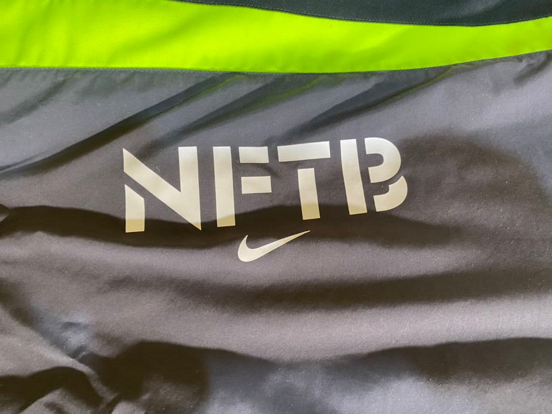 R ∞　Nike NFTB ベンチコート 黒　XLサイズ　廃盤モデル