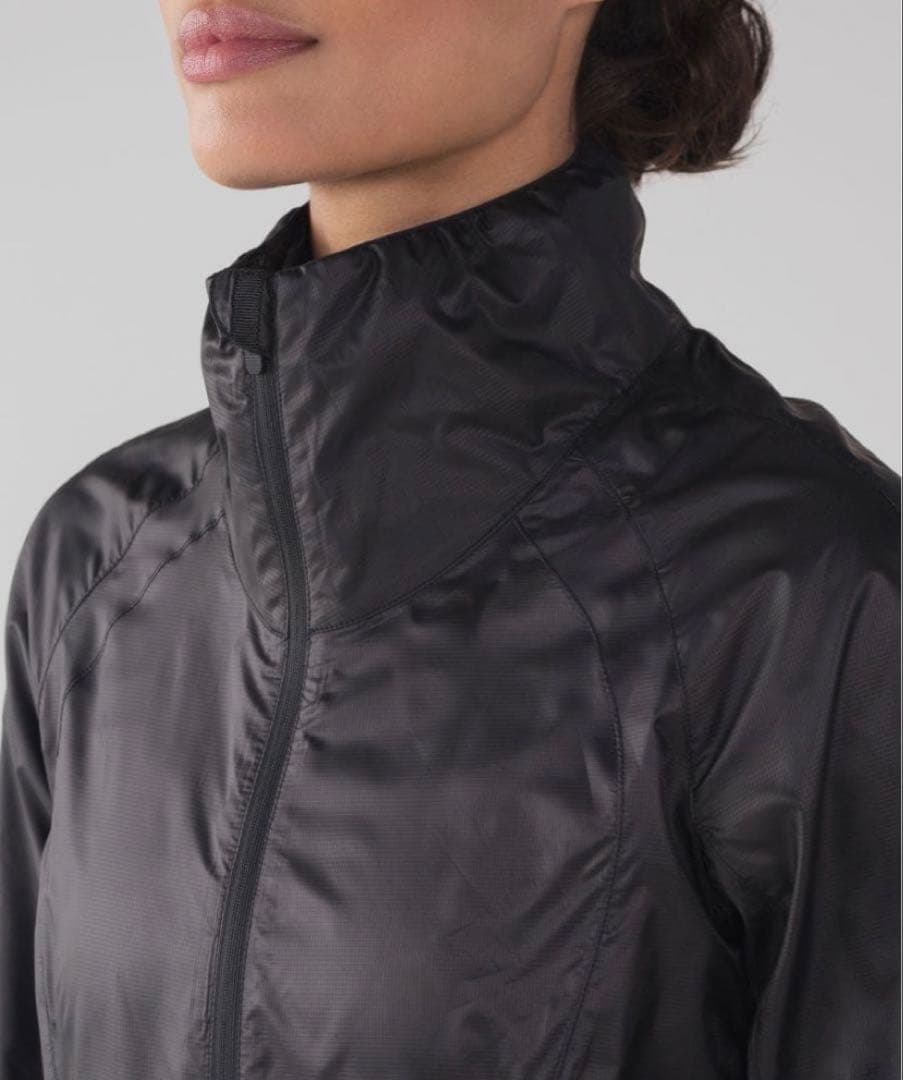 Lululemon ルルレモン Run With It Jacket 黒