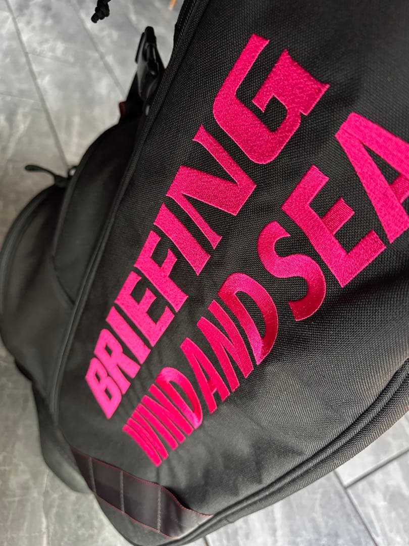 BRIEFING WIND AND SEA コラボ　キャディバッグ　ピンクロゴ