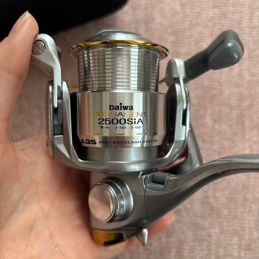 Daiwa TOURNAMENT 2500SiA リール