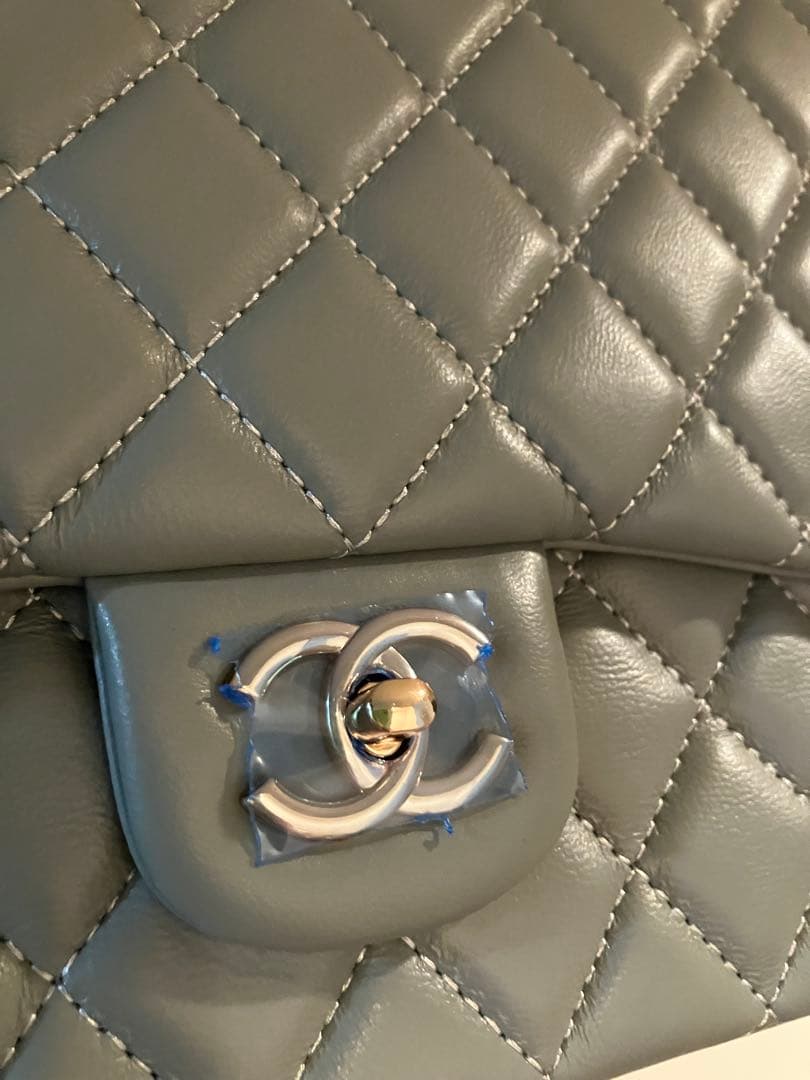 CHANEL デカデカ　マトラッセ　グレー　ゴールド　ノベルティ 芸能人に人気色