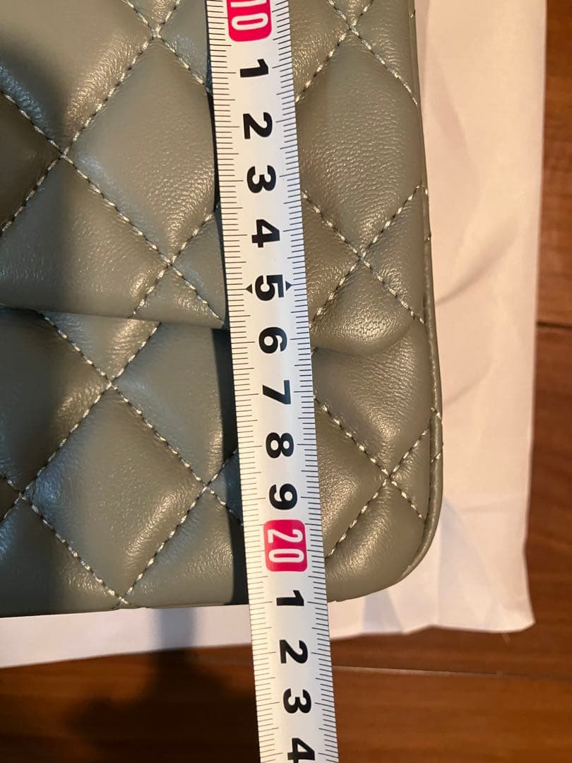 CHANEL デカデカ　マトラッセ　グレー　ゴールド　ノベルティ 芸能人に人気色