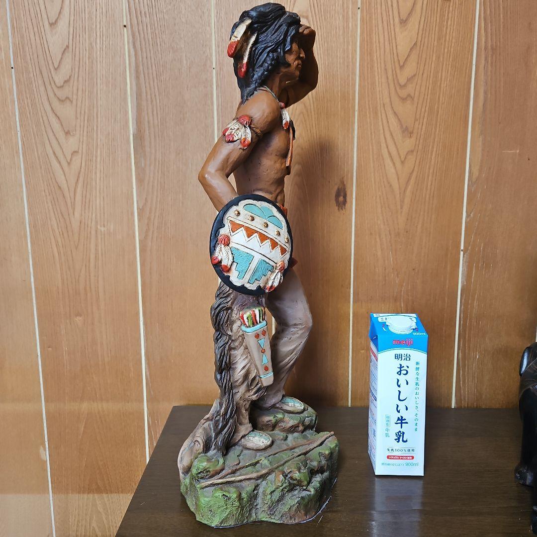 ネイティブアメリカン（インディアン）をモチーフにした大型フィギュアです。