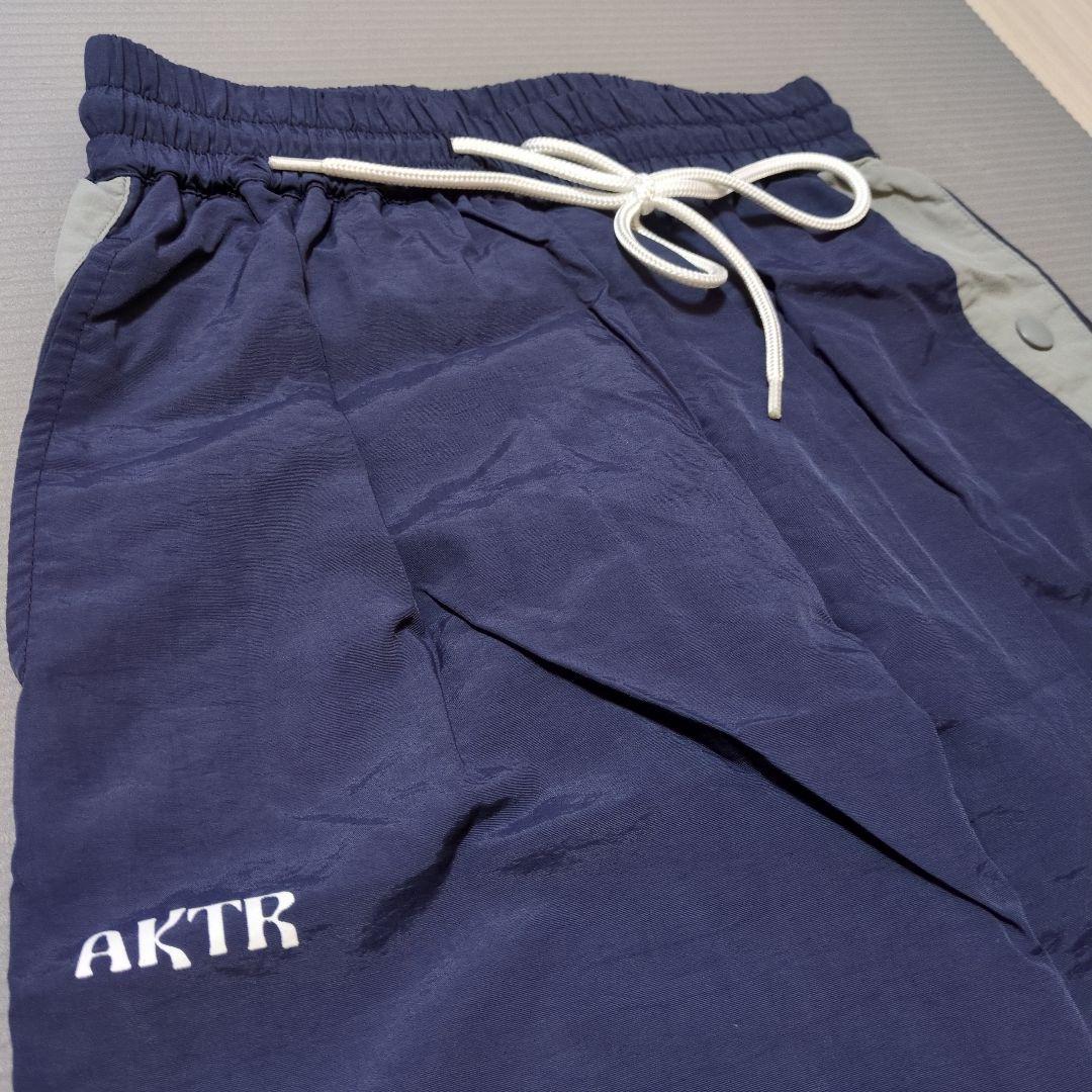 AKTR シャカシャカパンツ　サイドボタン　ネイビー