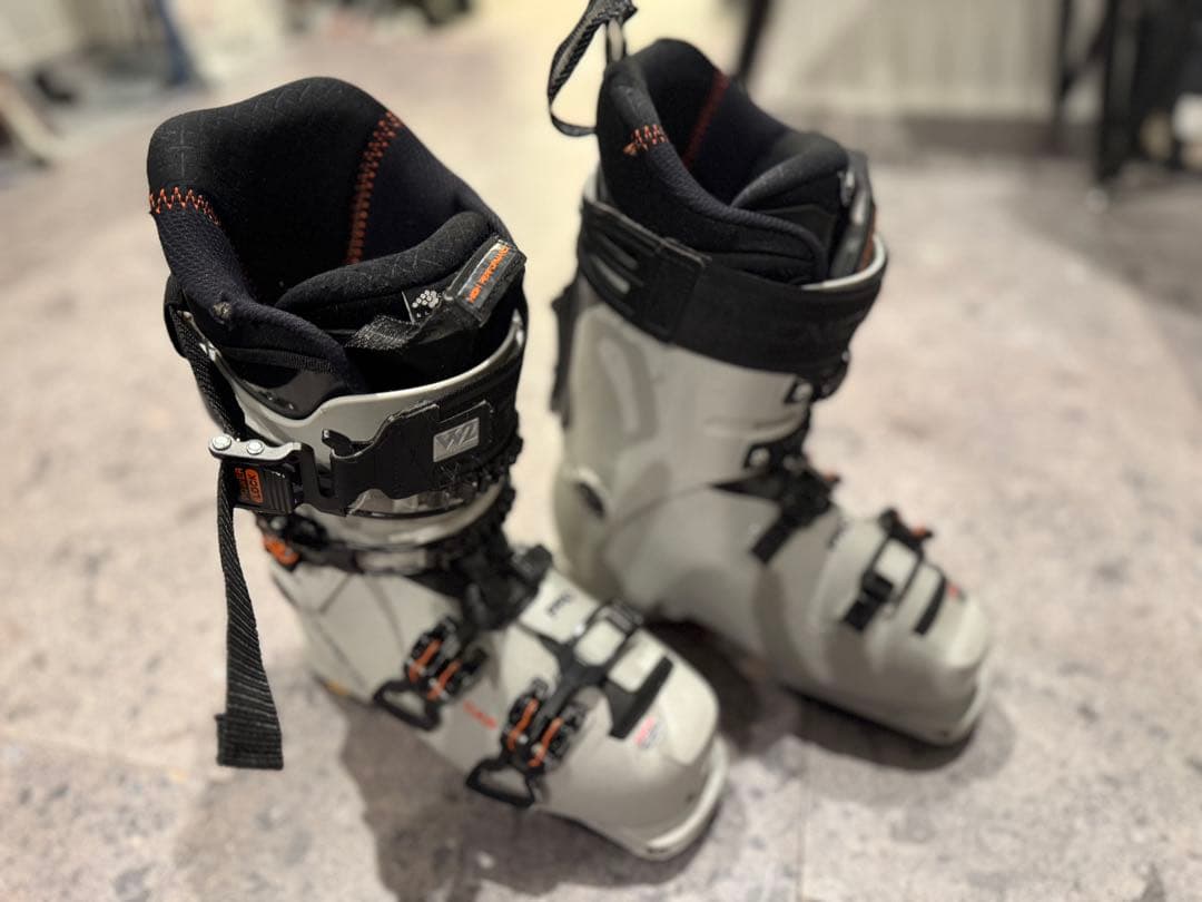 Tecnica Cochise pro 女性用スキー用ブーツ ライトグレー