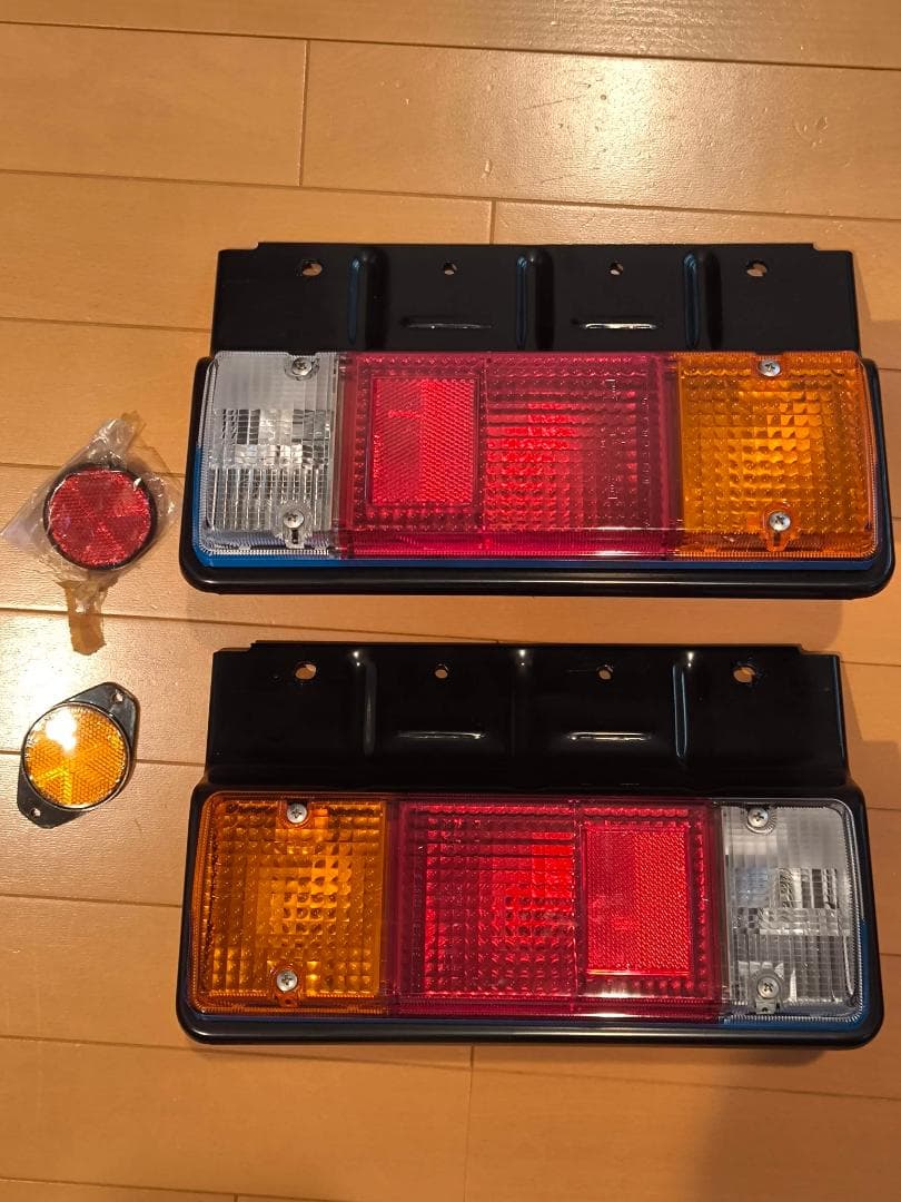 ほぼ新品トヨタ ダイナ トヨエース デュトロ テールレンズ 左右セット 24V
