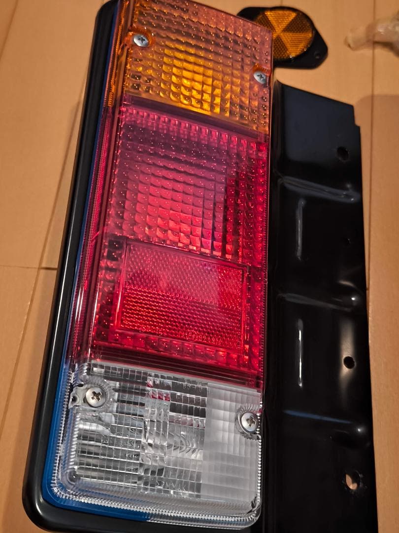 ほぼ新品トヨタ ダイナ トヨエース デュトロ テールレンズ 左右セット 24V